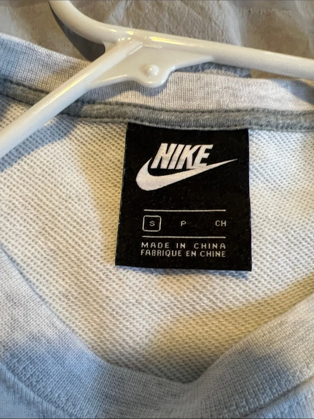 Nike Women's Heather Light Gray Scoop Crewneck Sweatshirt